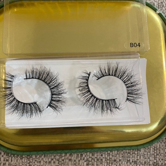 Lashes - Picture 4 of 8